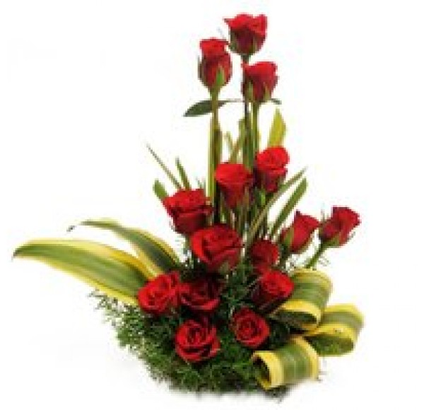 Vibrant 15 Red Roses in a Basket with Romantic Thrill